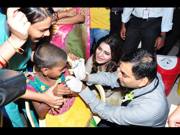  సమంత సంఘసేవ: కాంటినెంటల్‌లో స్కర్టులో