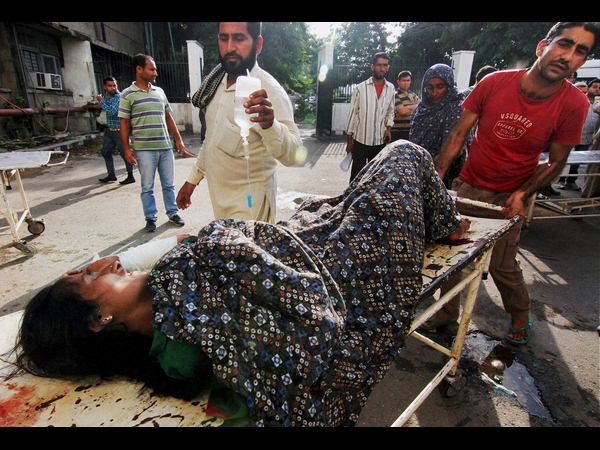 రాత్రిపూట దాడులకు పాల్పడుతున్న పాక్ సైన్యం 