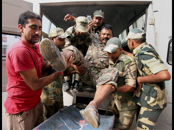  రాత్రిపూట దాడులకు పాల్పడుతున్న పాక్ సైన్యం 