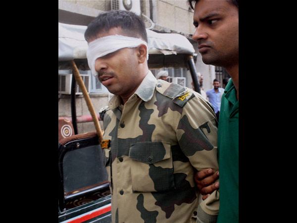 రాత్రిపూట దాడులకు పాల్పడుతున్న పాక్ సైన్యం 