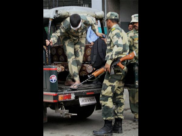  రాత్రిపూట దాడులకు పాల్పడుతున్న పాక్ సైన్యం 