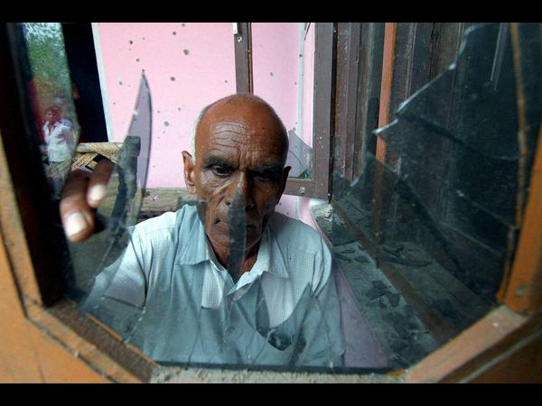  రాత్రిపూట దాడులకు పాల్పడుతున్న పాక్ సైన్యం 