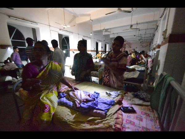 వైజాగ్ కేజీహెచ్ అసుపత్రిలో అంధకారం