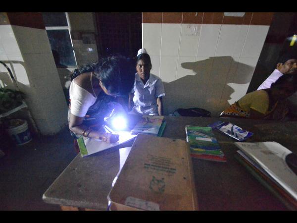  వైజాగ్ కేజీహెచ్ అసుపత్రిలో అంధకారం