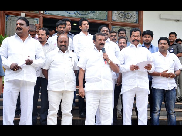 క్యాంప్ ఆఫీస్