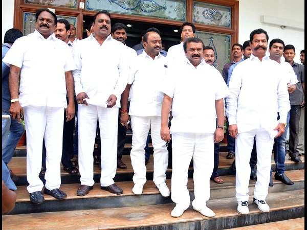 క్యాంప్ ఆఫీస్