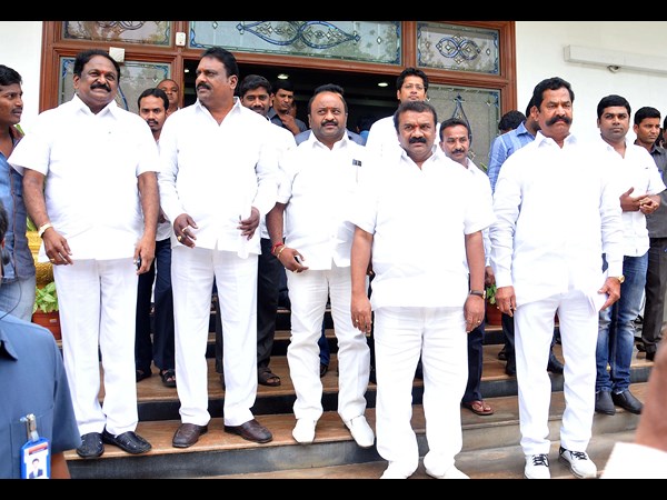 క్యాంప్ ఆఫీస్