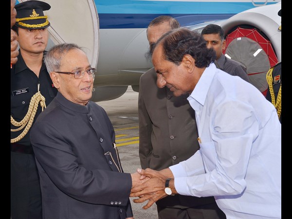 రాష్ట్రపతికి కేసీఆర్ స్వాగతం
