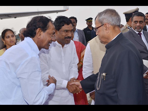 రాష్ట్రపతికి కేసీఆర్ స్వాగతం