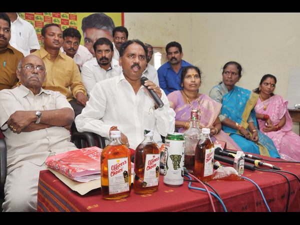 వైన్‌షాప్ ఓనర్లకు వార్నింగ్