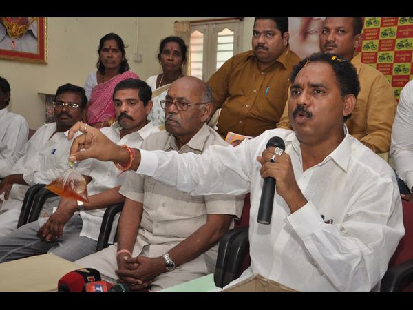  వైన్‌షాప్ ఓనర్లకు వార్నింగ్