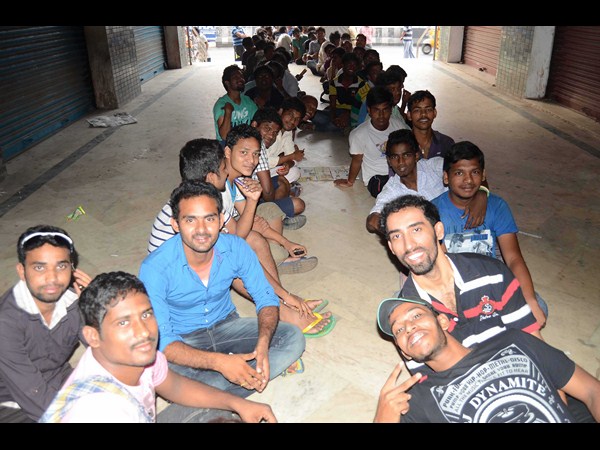 టికెట్ కోసం బారులు