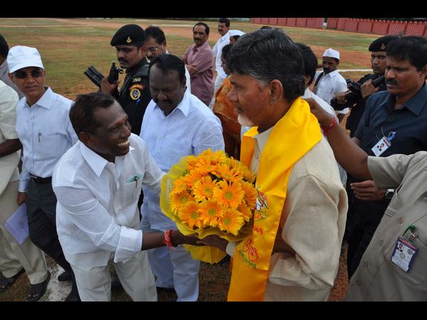 బాబుకు స్వాగతం