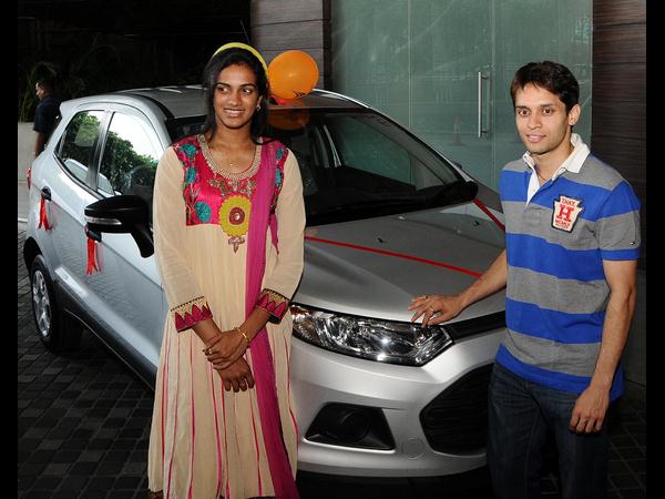 వారిద్దరికి కార్లు