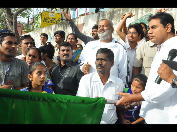 సీఆర్పీఎఫ్ మారథాన్ కేటీఆర్ హాల్‌చల్