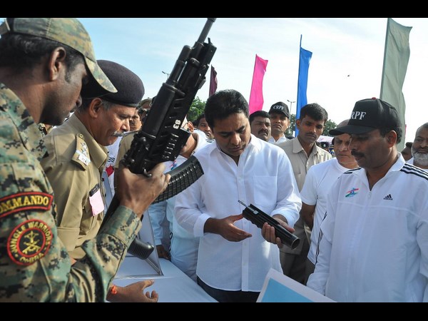  సీఆర్పీఎఫ్ మారథాన్ కేటీఆర్ హాల్‌చల్