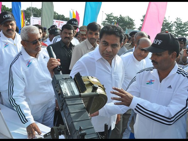 సీఆర్పీఎఫ్ మారథాన్ కేటీఆర్ హాల్‌చల్