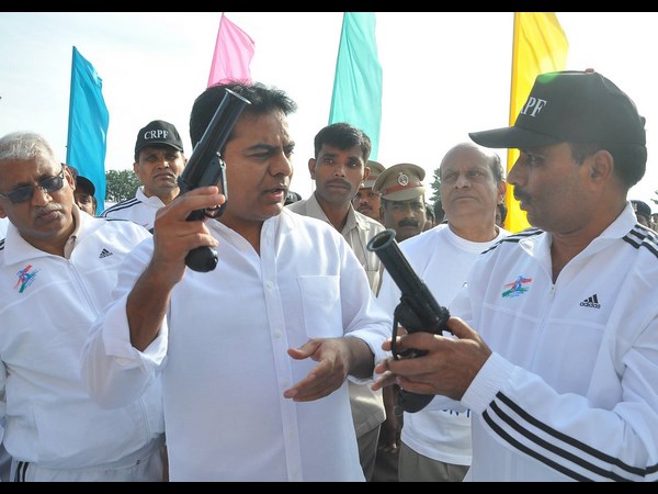  సీఆర్పీఎఫ్ మారథాన్ కేటీఆర్ హాల్‌చల్