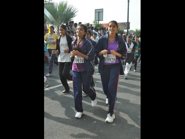 సీఆర్పీఎఫ్ మారథాన్ కేటీఆర్ హాల్‌చల్