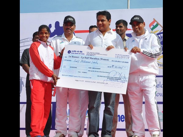 సీఆర్పీఎఫ్ మారథాన్ కేటీఆర్ హాల్‌చల్