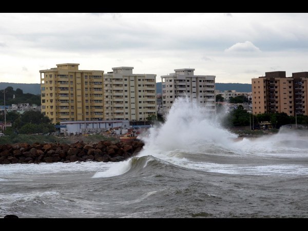 Modi calls Chandrababu Modi calls Chandrababu