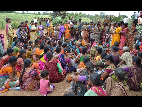 బోరుబావిలో పడిన చిన్నారి