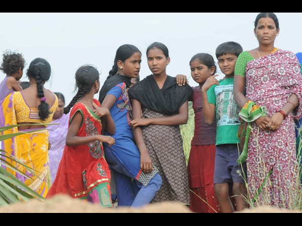 బోరుబావిలో పడిన చిన్నారి