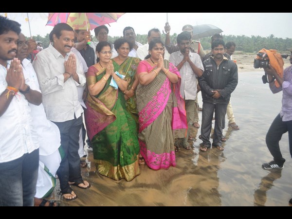 తుఫాను భీభత్సం