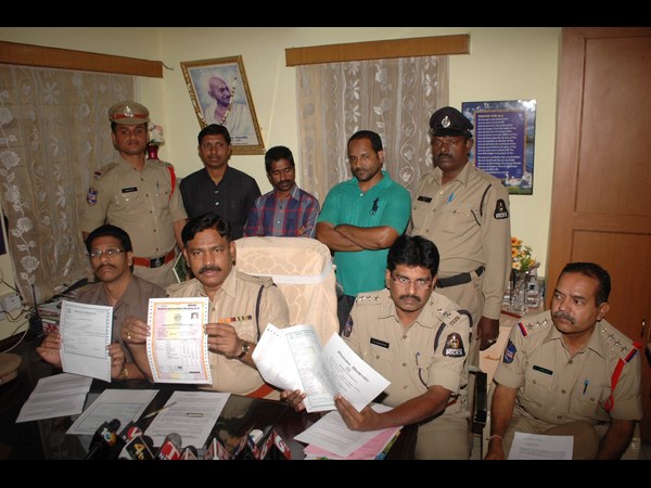 ఇద్దరి అరెస్ట్