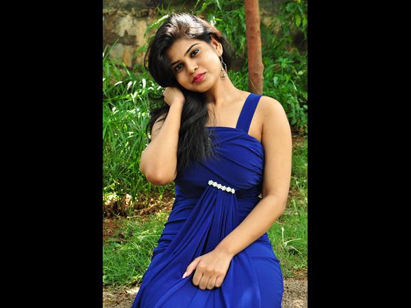  నటి చేతుల మీదుగా ఎగ్జిబిషన్‌ ప్రారంభం