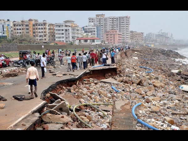 రోడ్లు ఇలా..