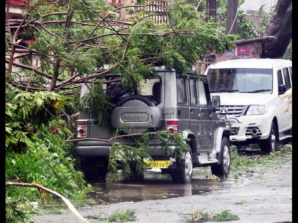 వాహనాలు ధ్వంసం..