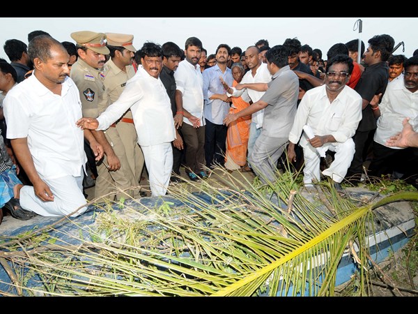  తుపాన్ ప్రభావిత ప్రాంతాల్లో రెండో రోజూ పర్యటించనున్న జగన్
