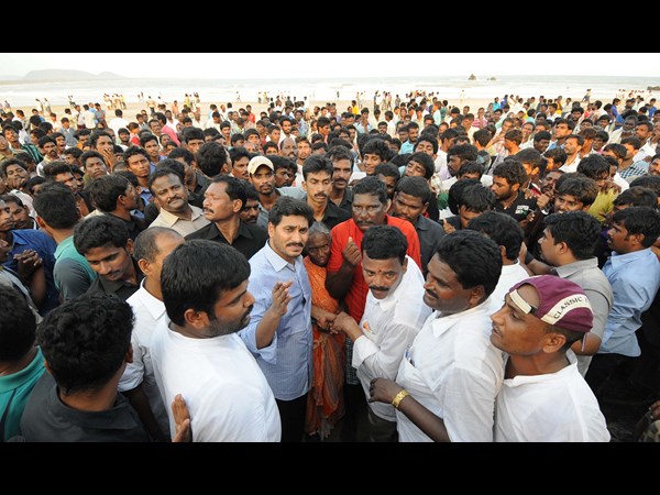 తుపాన్ ప్రభావిత ప్రాంతాల్లో రెండో రోజూ పర్యటించనున్న జగన్
