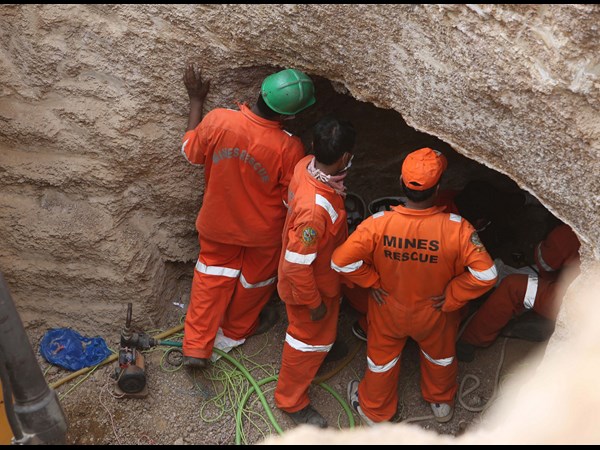 గిరిజను మింగేసింది