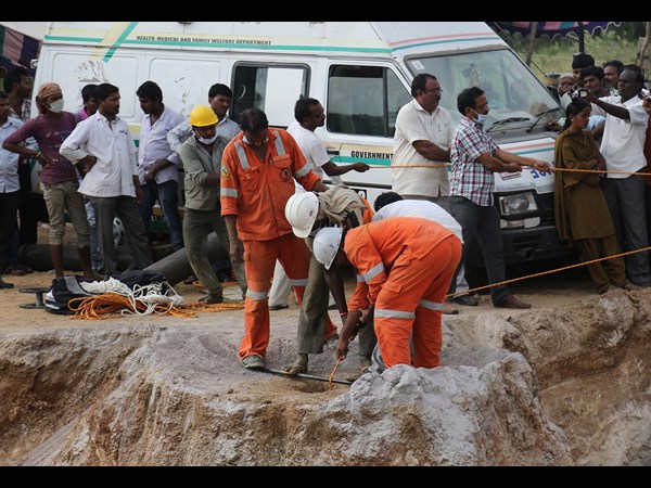 గిరిజను మింగేసింది