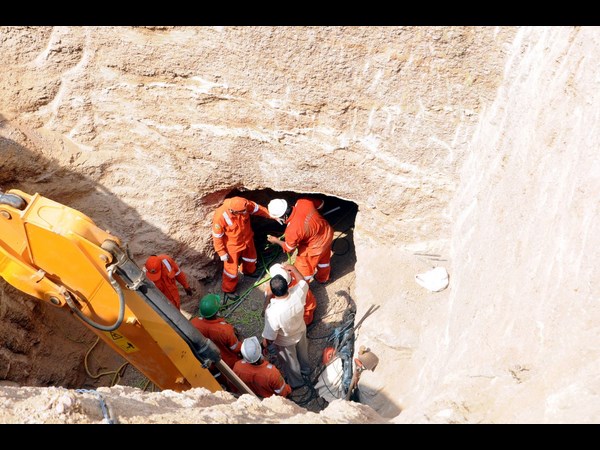 గిరిజను మింగేసింది