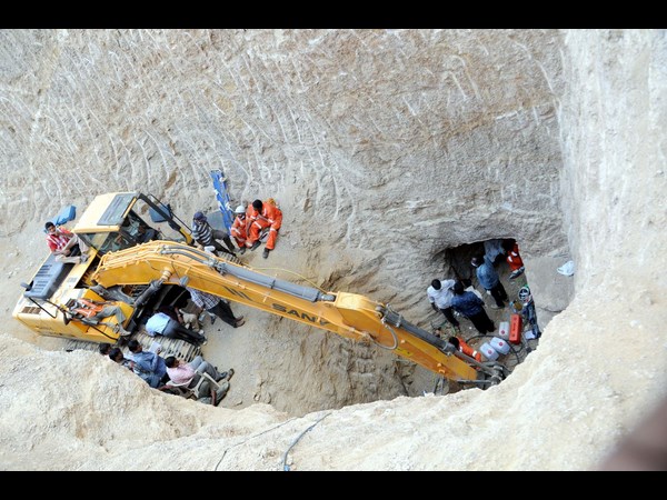 గిరిజను మింగేసింది