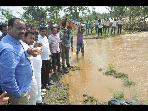 అధికారులపై సీఎం చంద్రబాబు నాయుడు అసంతృప్తి 