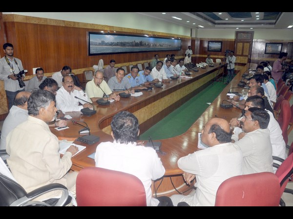  అధికారులపై సీఎం చంద్రబాబు నాయుడు అసంతృప్తి 