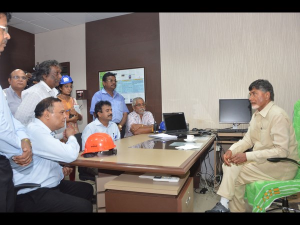  అధికారులపై సీఎం చంద్రబాబు నాయుడు అసంతృప్తి 