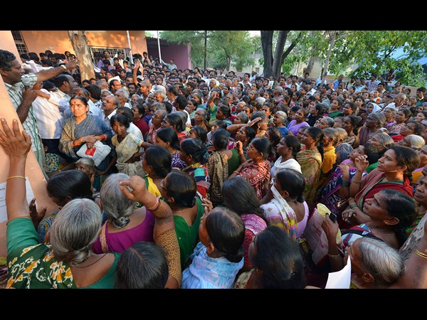 దరఖాస్తులకు రద్దీ