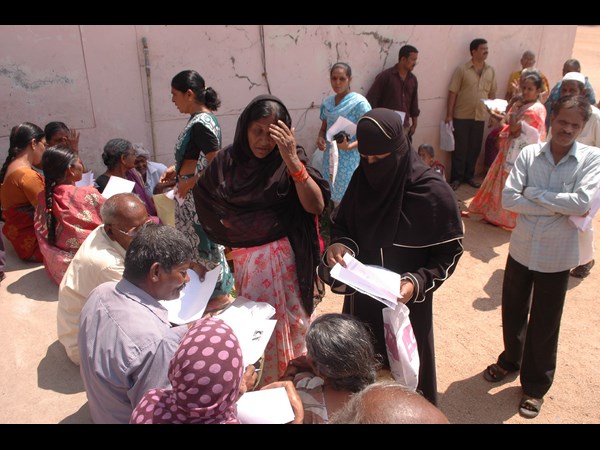 దరఖాస్తుల రద్దీ