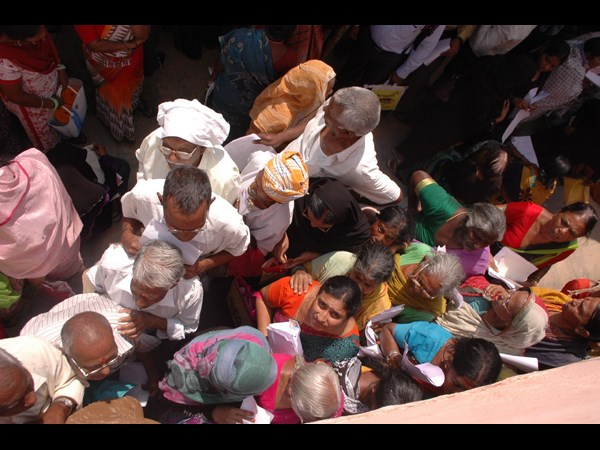 దరఖాస్తులకు రద్దీ