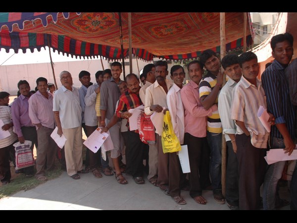 దరఖాస్తులకు రద్దీ