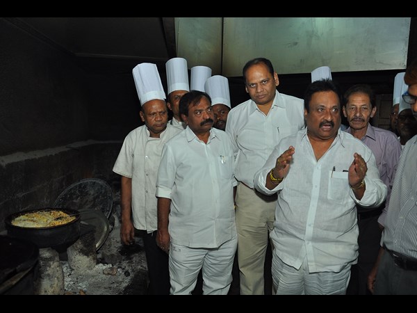 హైదరాబాద్ బిర్యానీ: నిజాం క్లబ్‌లో పార్లమెంట్ ఛెప్‌లు