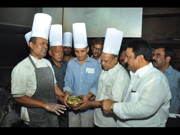 హైదరాబాద్ బిర్యానీ: నిజాం క్లబ్‌లో పార్లమెంట్ ఛెప్‌లు