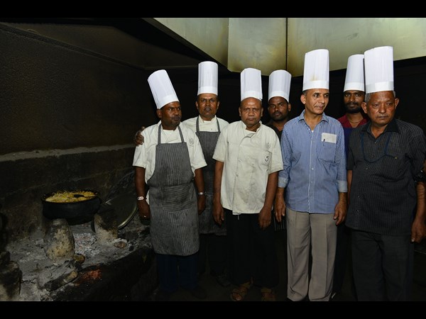 హైదరాబాద్ బిర్యానీ: నిజాం క్లబ్‌లో పార్లమెంట్ ఛెప్‌లు