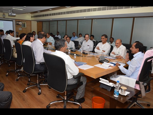 భూసేకరణపై కెసిఆర్ సమీక్ష