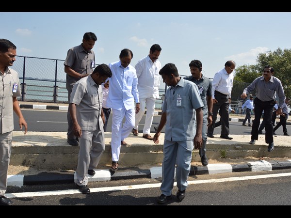 ఇందిరా పార్కులో సరస్సు